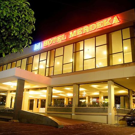 Hotel Merdeka Madiun Exterior foto