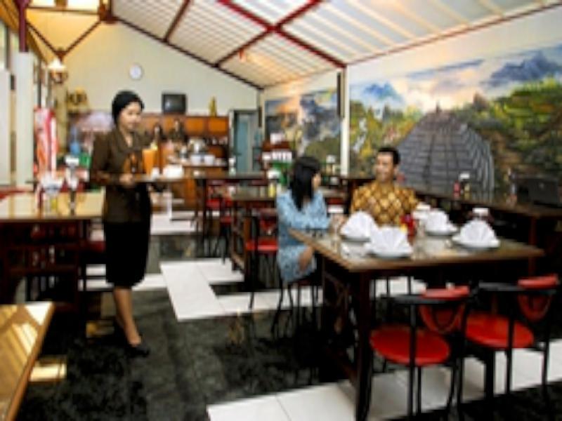 Hotel Merdeka Madiun Exterior foto