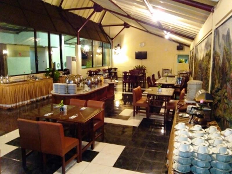 Hotel Merdeka Madiun Exterior foto