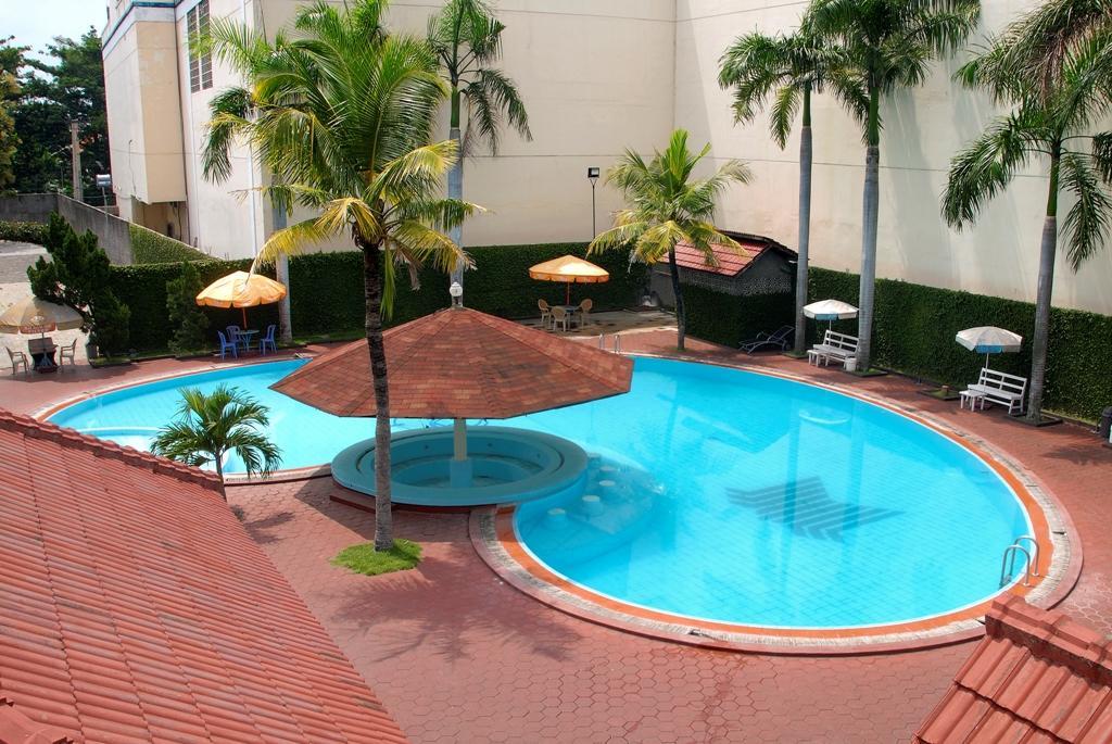 Hotel Merdeka Madiun Exterior foto