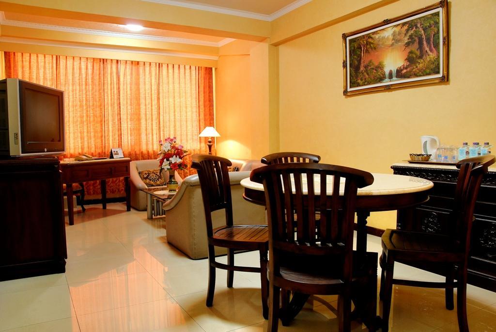Hotel Merdeka Madiun Exterior foto